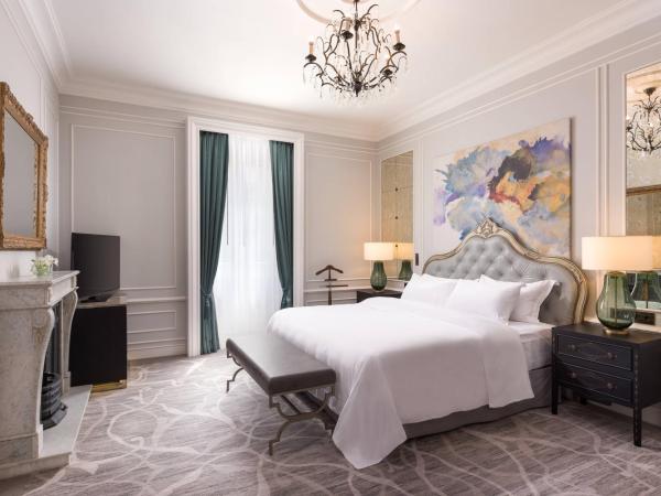 Hotel Maria Cristina, a Luxury Collection Hotel, San Sebastian : photo 2 de la chambre chambre lit king-size deluxe - vue sur jardin