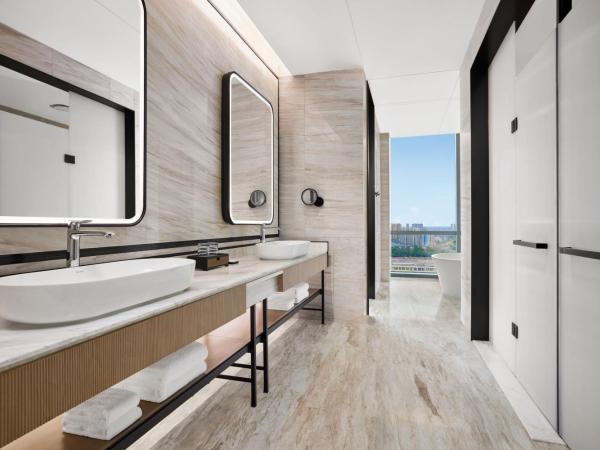 Sheraton Chengdu Pidu : photo 3 de la chambre suite 1 chambre lit king-size - accès au salon club