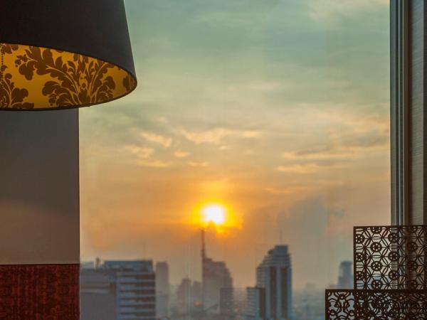 Le Meridien Bangkok : photo 9 de la chambre chambre d'angle deluxe avec 1 lit king-size 