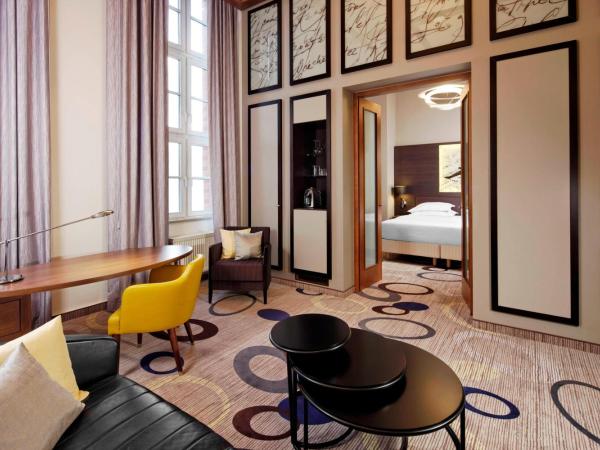 Sheraton Hannover Pelikan Hotel : photo 3 de la chambre suite lit king-size deluxe