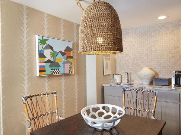 The Burgess Hotel, Atlanta, a Tribute Portfolio Hotel : photo 7 de la chambre suite junior lit king-size - vue sur piscine