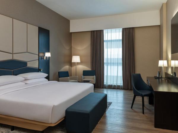 Four Points by Sheraton Production City, Dubai : photo 2 de la chambre deluxe king, (comp. shuttle to dmcc metro, marina mall & jbr, 20% off on f&b outlet)