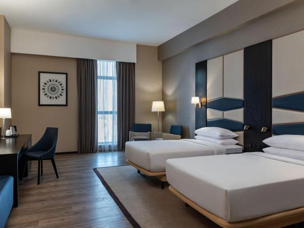Four Points by Sheraton Production City, Dubai : photo 3 de la chambre deluxe twin, (comp. shuttle to dmcc metro, marina mall & jbr, 20% off on f&b outlet)