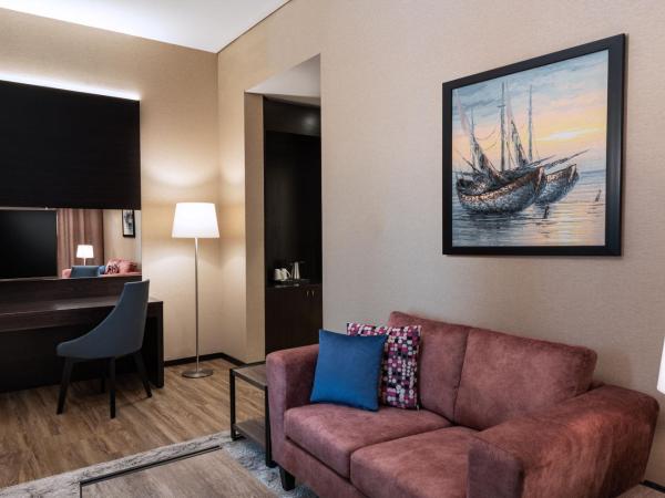 Four Points by Sheraton Production City, Dubai : photo 1 de la chambre junior suite, (20% discount on f&b outlet, a bottle of selected beverage)