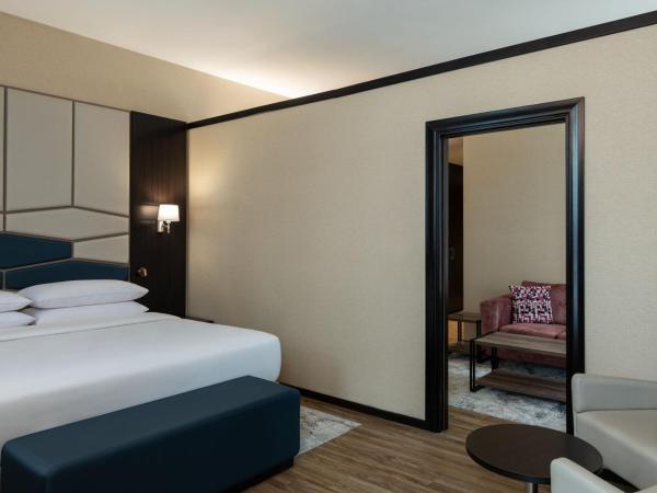 Four Points by Sheraton Production City, Dubai : photo 2 de la chambre junior suite, (20% discount on f&b outlet, a bottle of selected beverage)