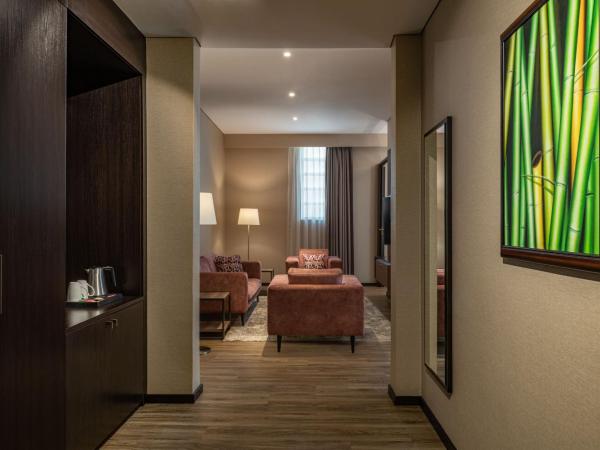 Four Points by Sheraton Production City, Dubai : photo 2 de la chambre premium suite, (20% discount on f&b outlet, a bottle of selected beverage)
