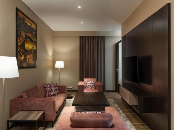 Four Points by Sheraton Production City, Dubai : photo 3 de la chambre premium suite, (20% discount on f&b outlet, a bottle of selected beverage)