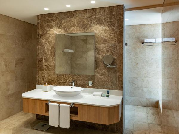 Four Points by Sheraton Production City, Dubai : photo 4 de la chambre junior suite, (20% discount on f&b outlet, a bottle of selected beverage)