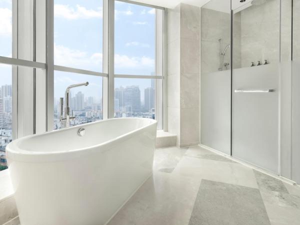 Sheraton Guangzhou Hotel : photo 3 de la chambre chambre d'angle lit king-size grand deluxe - vue sur ville
