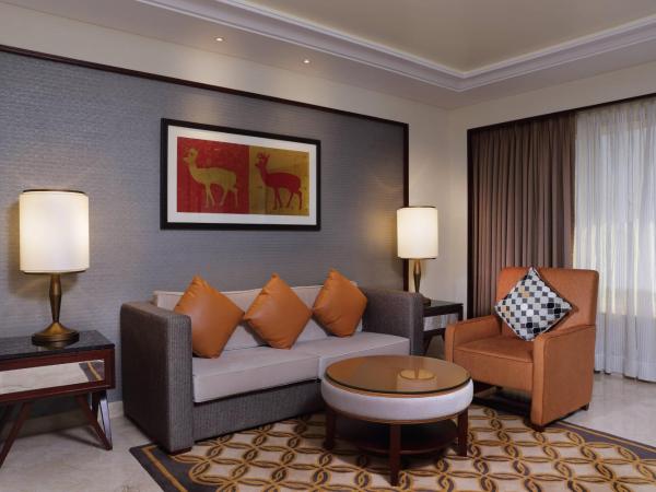 Sheraton Grand Pune Bund Garden Hotel : photo 1 de la chambre executive king suite room with lounge access - complimentary imfl from 6pm to 8pm