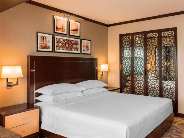 Sheraton Dubai Creek Hotel & Towers : photo 3 de la chambre chambre lit king-size deluxe - vue sur ville