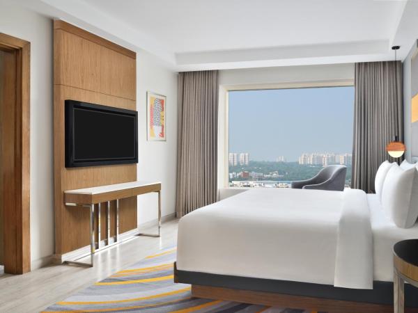 Le Meridien Hyderabad : photo 4 de la chambre deluxe suite -15% discount on food and soft beverage and spa and free club lounge acces
