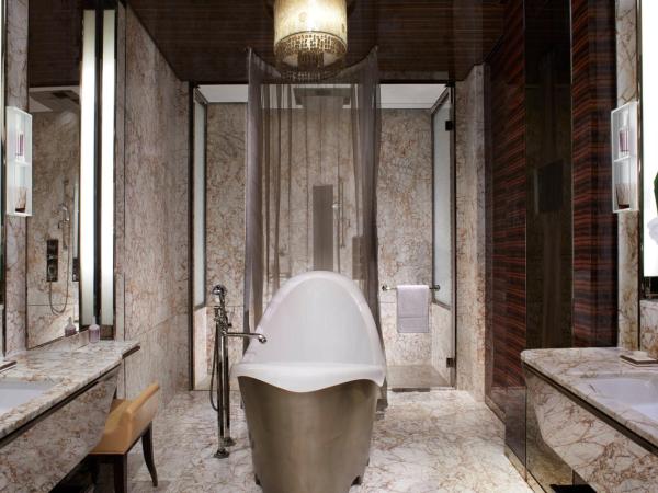 The Ritz-Carlton Shanghai, Pudong : photo 5 de la chambre suite 1 chambre lit king-size carlton - accès au salon club