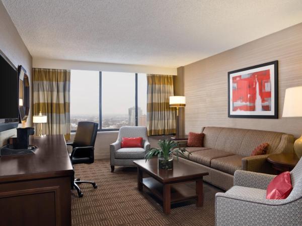 Sheraton Philadelphia University City Hotel : photo 3 de la chambre suite lit king-size avec canapé-lit