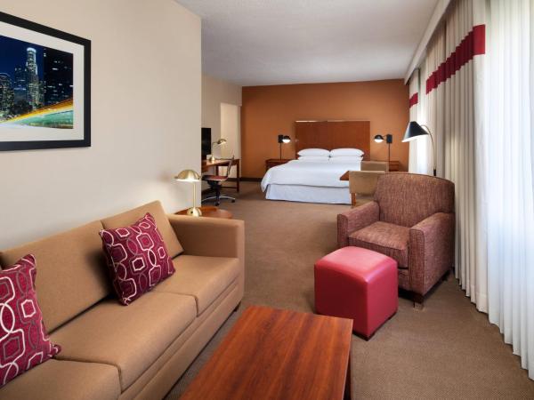 Four Points by Sheraton Los Angeles International Airport : photo 3 de la chambre suite junior lit king-size