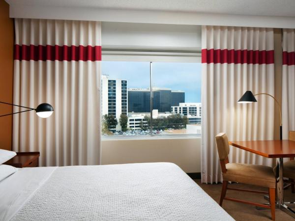 Four Points by Sheraton Los Angeles International Airport : photo 4 de la chambre suite junior lit king-size