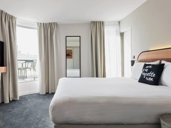 Moxy Paris Bastille : photo 5 de la chambre hébergement moxy sleeper avec balcon ou terrasse