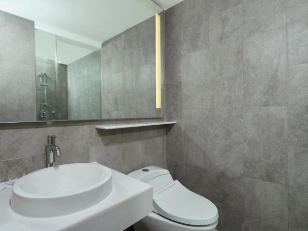 Four Points by Sheraton Surabaya, Pakuwon Indah : photo 4 de la chambre chambre lit king-size deluxe