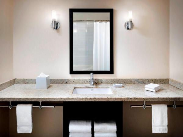 Four Points by Sheraton Mississauga Meadowvale : photo 2 de la chambre chambre avec 2 grands lits queen-size