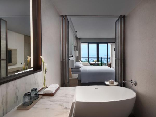 Sanya Marriott Yalong Bay Resort & Spa : photo 4 de la chambre grande chambre lit king-size - vue sur océan