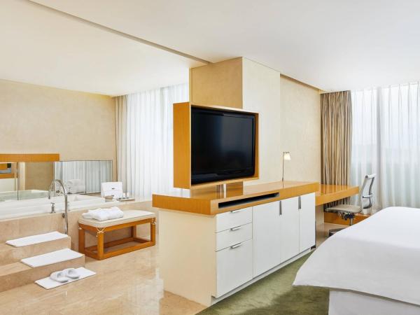 The Westin Shenzhen Nanshan : photo 2 de la chambre suite westin renewal avec lit king-size - accès au salon exécutif