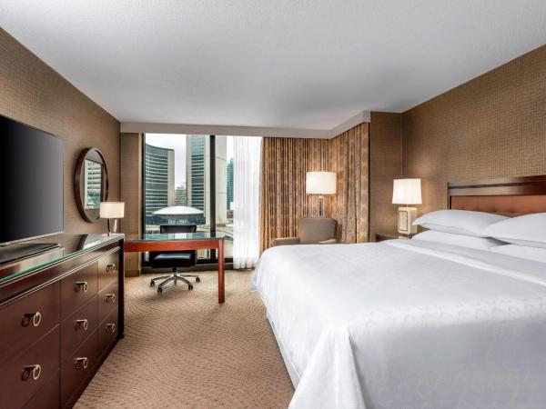 Sheraton Centre Toronto Hotel : photo 1 de la chambre chambre lit king-size premium - vue sur nathan phillips square