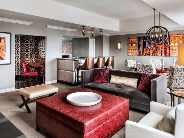 Sheraton Centre Toronto Hotel : photo 1 de la chambre suite lit king-size royale avec accès au salon club