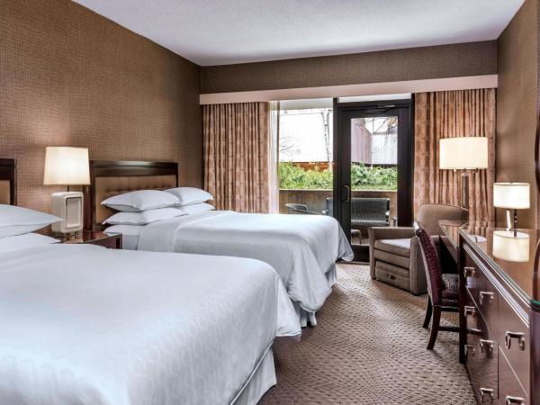 Sheraton Centre Toronto Hotel : photo 1 de la chambre chambre 2 lits queen-size supérieure - vue sur jardin