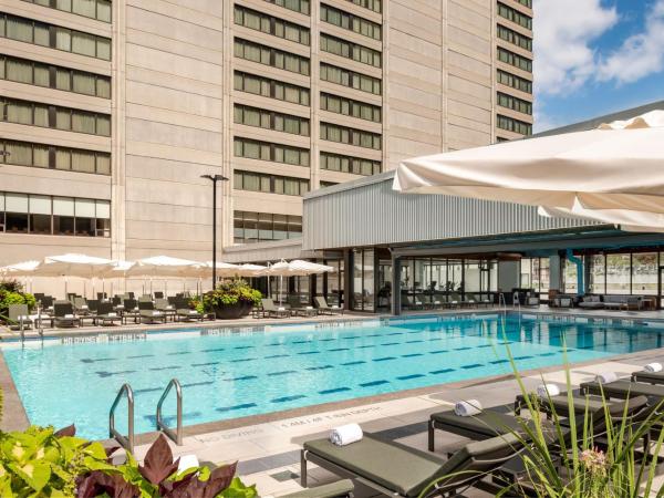 Sheraton Centre Toronto Hotel : photo 3 de la chambre chambre lit king-size supérieure - vue sur piscine