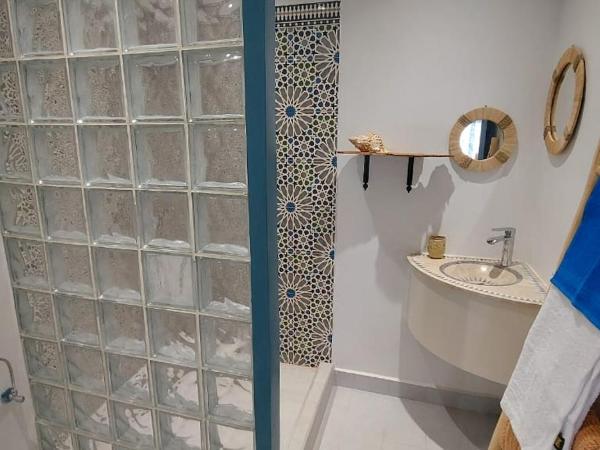 CASA ZOUINA : photo 8 de la chambre chambre double avec salle de bains privative