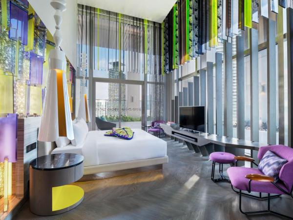 W Kuala Lumpur : photo 9 de la chambre ewow, suite, king bed, klcc view, private outdoor pool, terrace