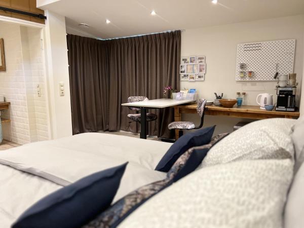 't KlupHoes : photo 1 de la chambre chambre double avec salle de bains privative