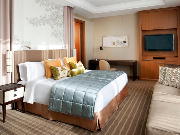 St. Regis Osaka : photo 2 de la chambre grande chambre lit king-size de luxe avec vue sur la ville