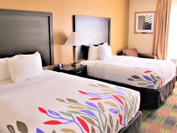 Trident Inn & Suites New Orleans : photo 1 de la chambre chambre avec 2 grands lits queen-size