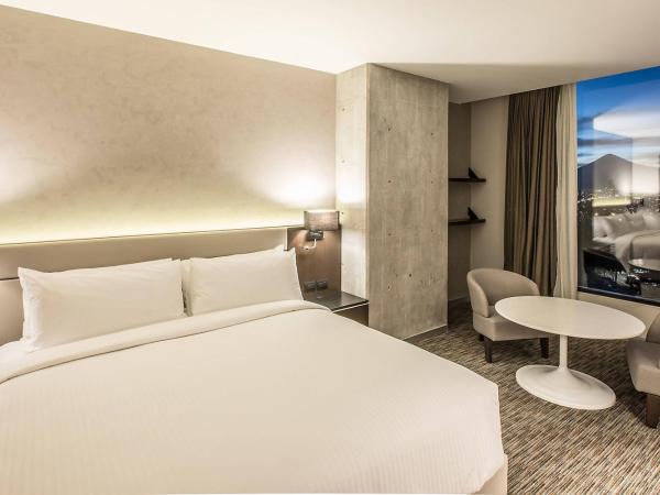 Four Points by Sheraton Puebla : photo 3 de la chambre grande chambre traditionnelle avec 1 lit king-size - vue sur ville