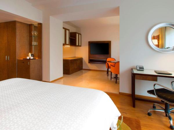 Four Points by Sheraton Bengaluru Whitefield : photo 3 de la chambre suite junior