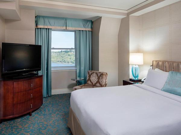 Delta Hotels by Marriott Bessborough : photo 5 de la chambre 1 bedroom suite, 1 queen, sofa bed, city view
