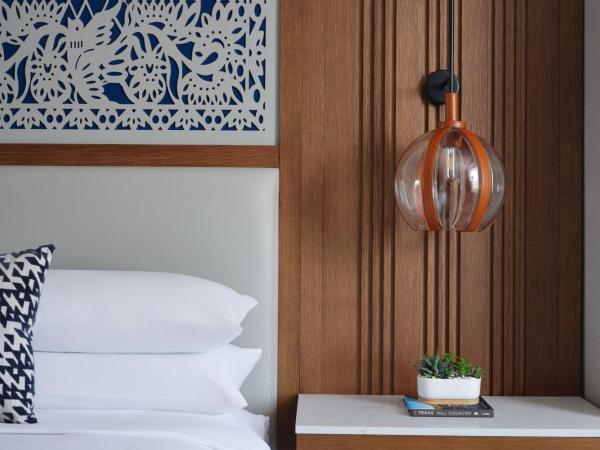 Austin Marriott South : photo 4 de la chambre chambre lit king-size