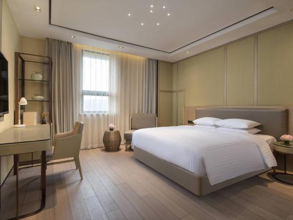 Courtyard by Marriott Shanghai International Tourism and Resorts Zone : photo 1 de la chambre chambre lit king-size premier