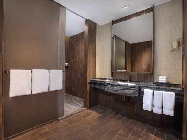 Courtyard by Marriott Shanghai International Tourism and Resorts Zone : photo 4 de la chambre family studio with two double beds