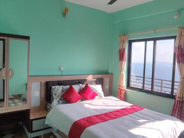 Sarangkot Hotel New Galaxy : photo 1 de la chambre chambre double deluxe avec balcon