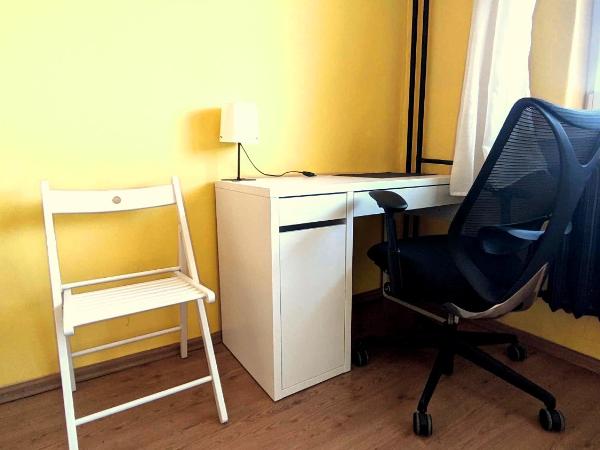 Seaside Apartment : photo 3 de la chambre chambre double avec balcon