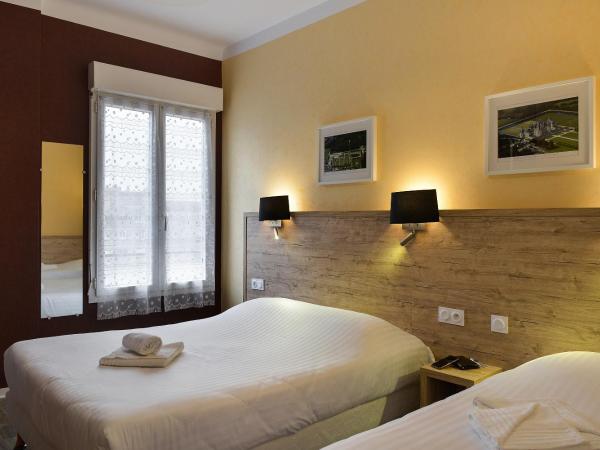 Logis Hôtel Des Châteaux De La Loire : photo 5 de la chambre chambre triple confort