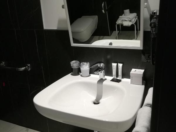 J Hotel : photo 4 de la chambre chambre double ou lits jumeaux