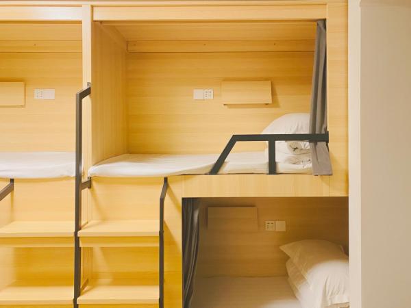 Dayin International Youth Hostel - Shanghai Oriental Pearl Lujiazui Branch : photo 7 de la chambre lit dans dortoir pour hommes de 8 lits