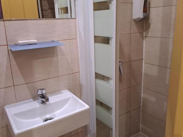 Hostal Abel Victoriano : photo 3 de la chambre chambre lits jumeaux Économique