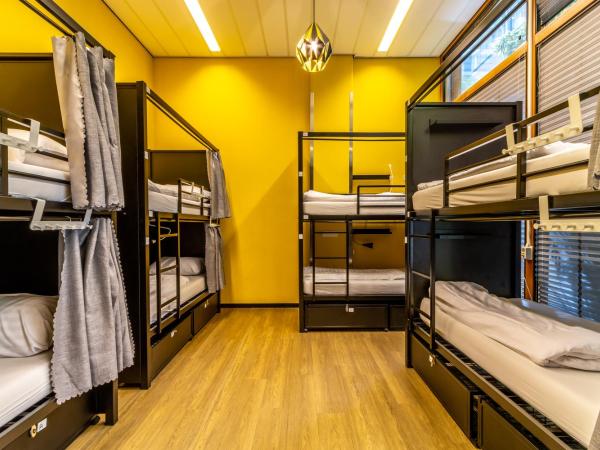 Hostelle - women only hostel Amsterdam : photo 2 de la chambre lit dans dortoir pour femmes de 8 lits