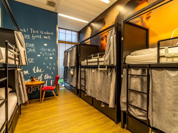 Hostelle - women only hostel Amsterdam : photo 4 de la chambre lit dans dortoir pour femmes de 10 lits