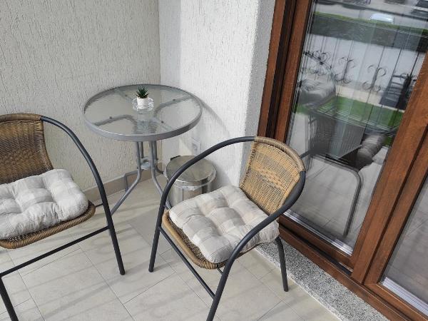 Viktor rooms and apartments : photo 9 de la chambre chambre triple avec balcon