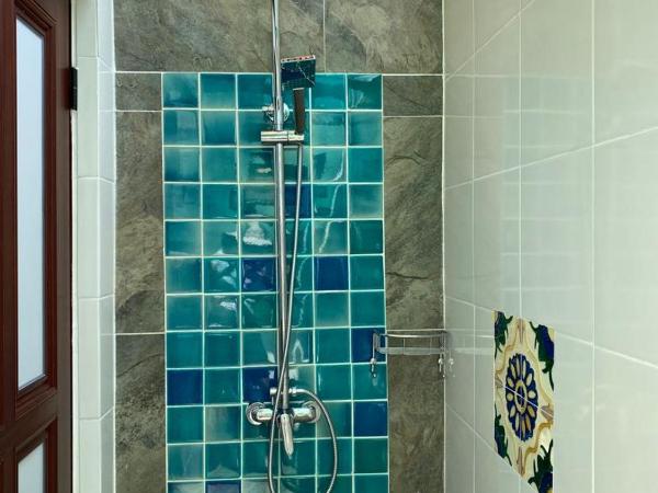 Casugria Dutch Residence 1810 : photo 2 de la chambre chambre lit queen-size - vue sur piscine